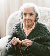 Investigadores de Mayo Clinic vinculan una proteína asociada al Parkinson con una progresión más rápida del Alzheimer en mujeres